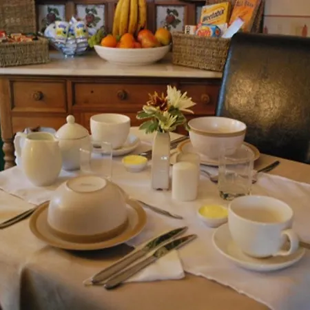 Ivy Bed & Breakfast 4*